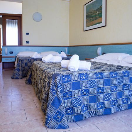 Hotel Gardenia סירמיונה מראה חיצוני תמונה