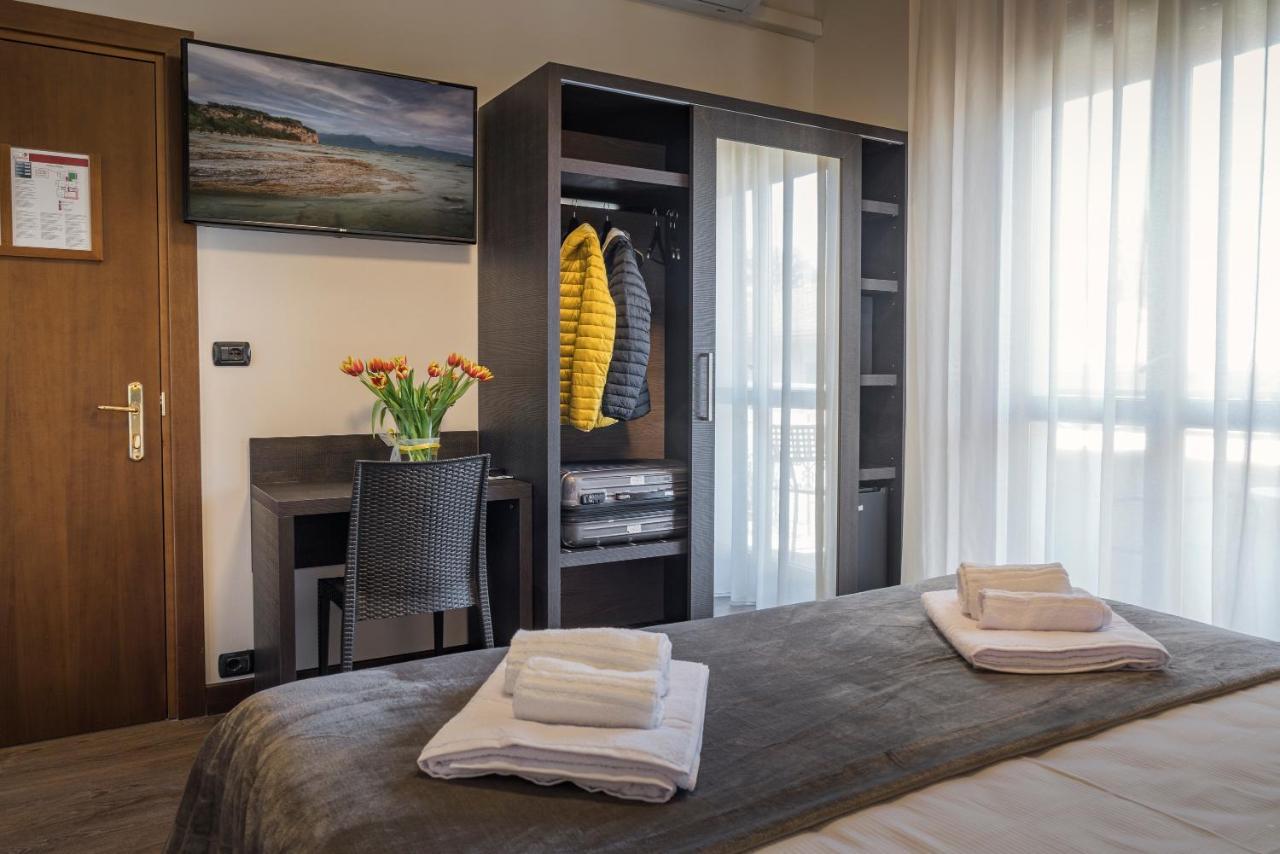 Hotel Gardenia סירמיונה מראה חיצוני תמונה