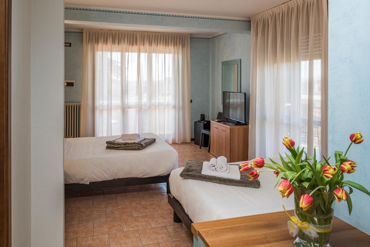 Hotel Gardenia סירמיונה מראה חיצוני תמונה