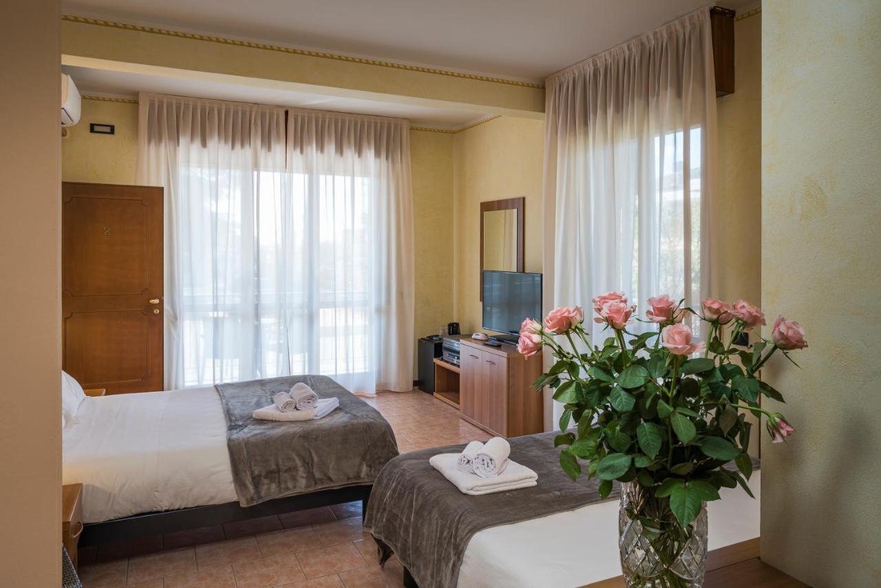 Hotel Gardenia סירמיונה מראה חיצוני תמונה