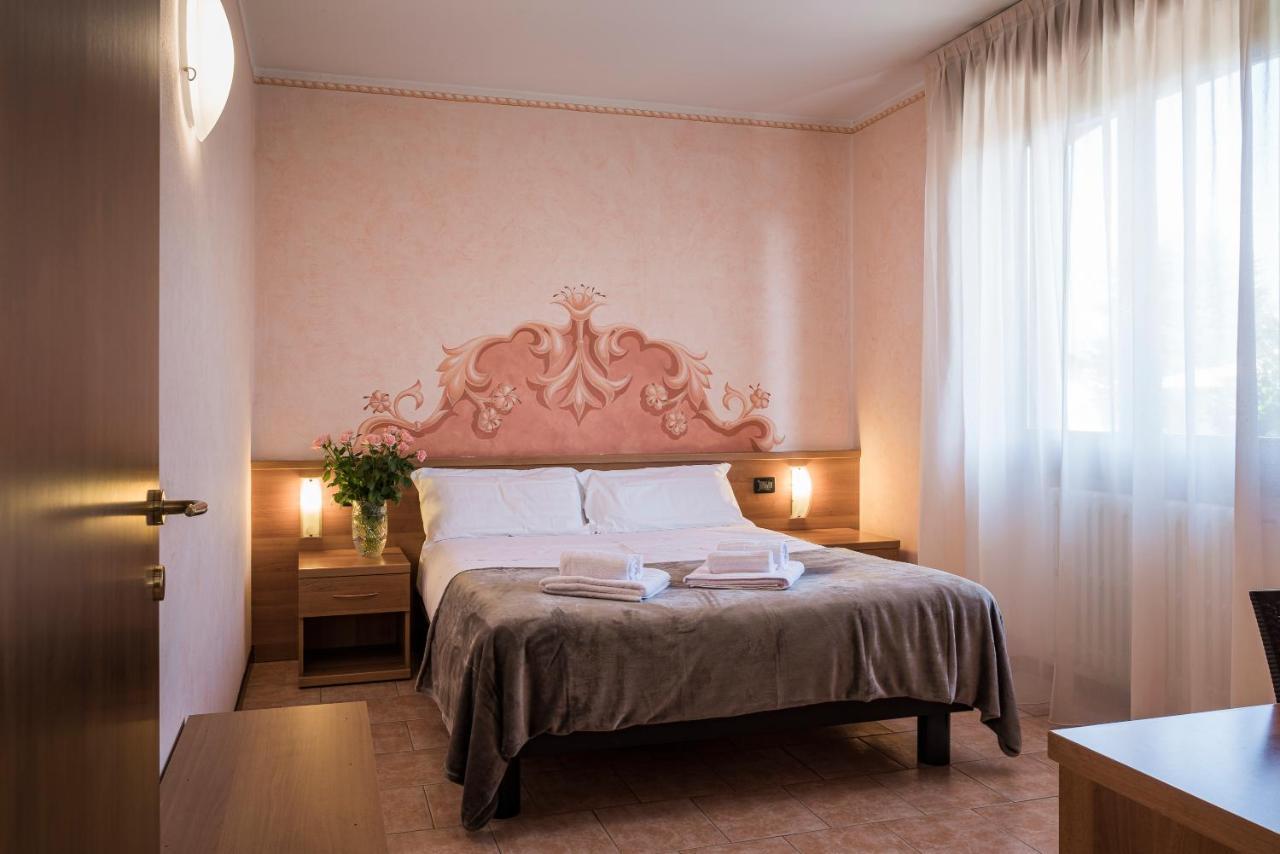 Hotel Gardenia סירמיונה מראה חיצוני תמונה